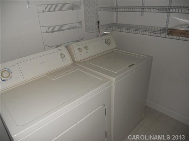 10675 Hill Point Ct - Photo 3 of 16