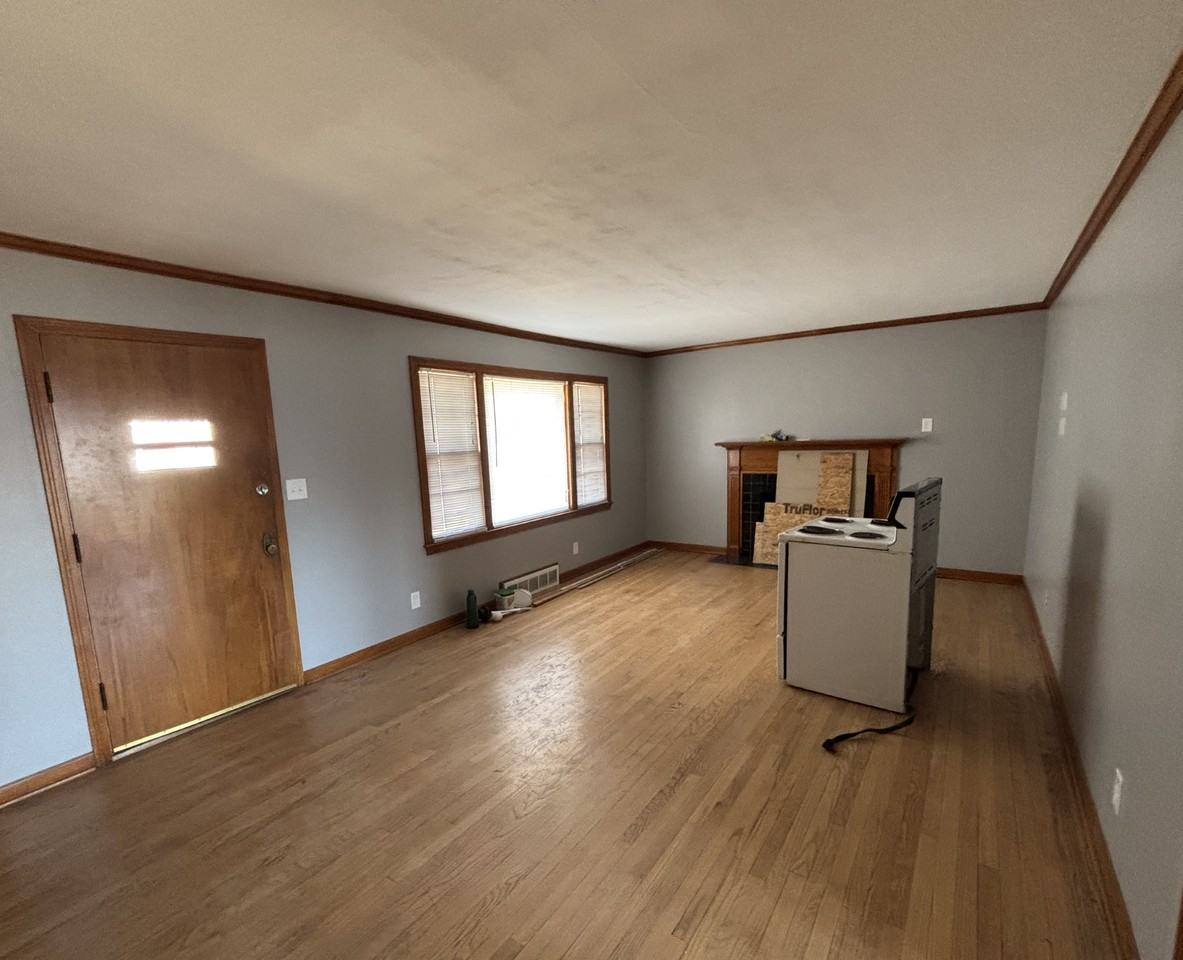 7605 Floyd St - Photo 2 of 13