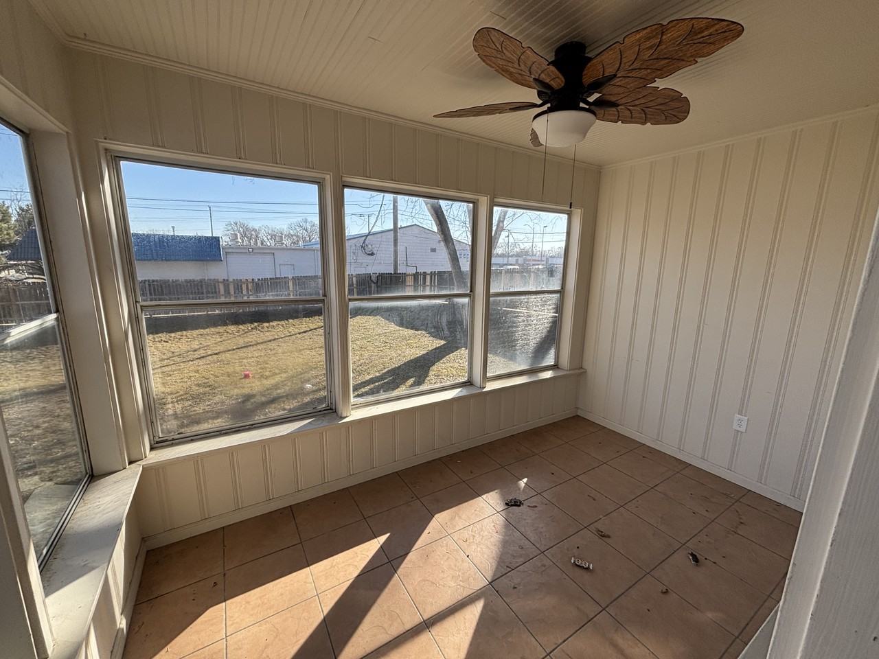 7605 Floyd St - Photo 6 of 13