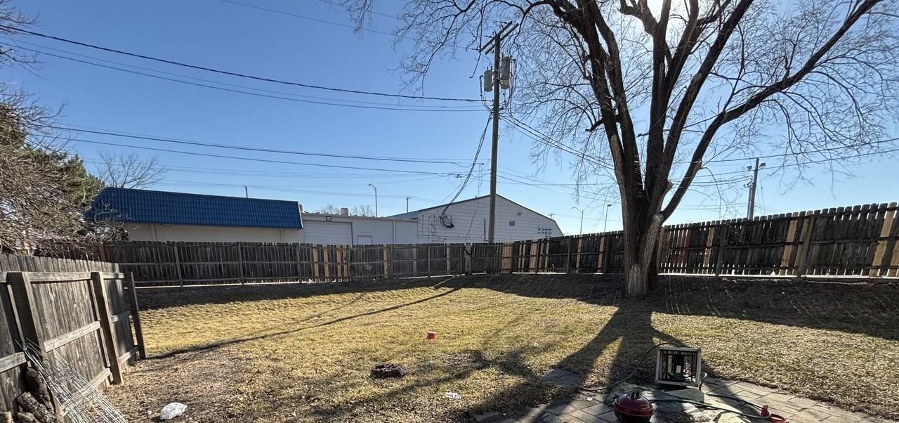 7605 Floyd St - Photo 7 of 13