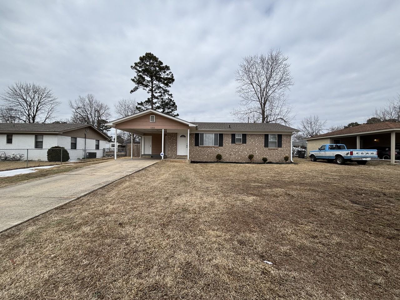 1212 Eastview Dr - Photo 2 of 18