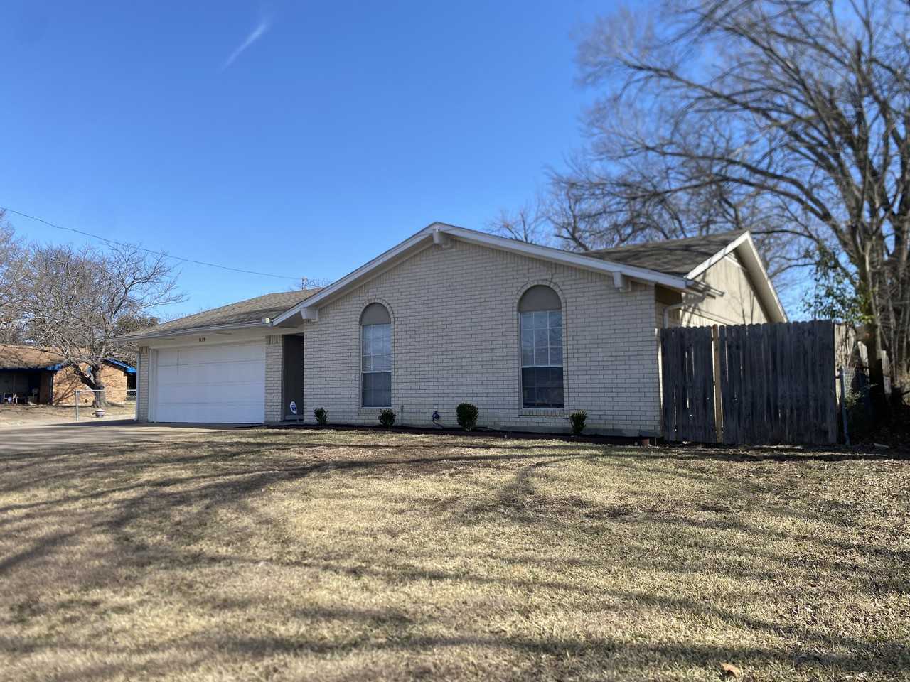 1119 Libra Dr - Photo 3 of 18