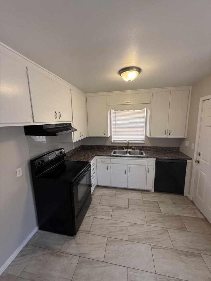 4804 N Woodward Ave - Photo 7 of 17