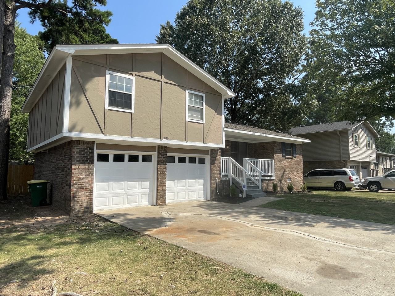 10801 Excalibur Dr - Photo 3 of 22