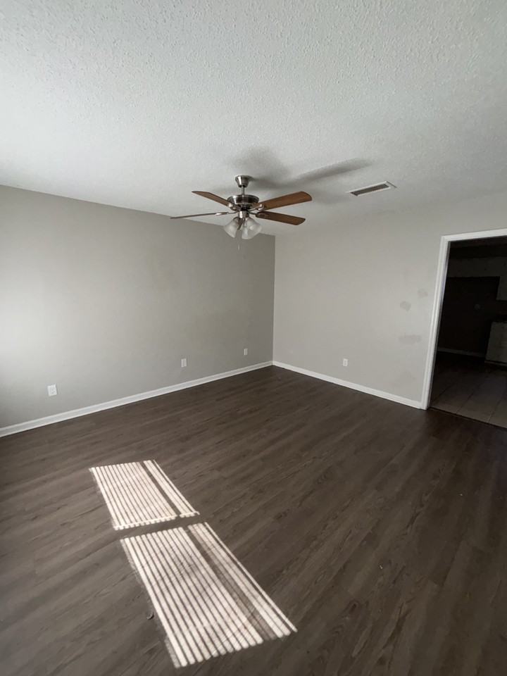 1313 Ray Rd - Photo 3 of 18