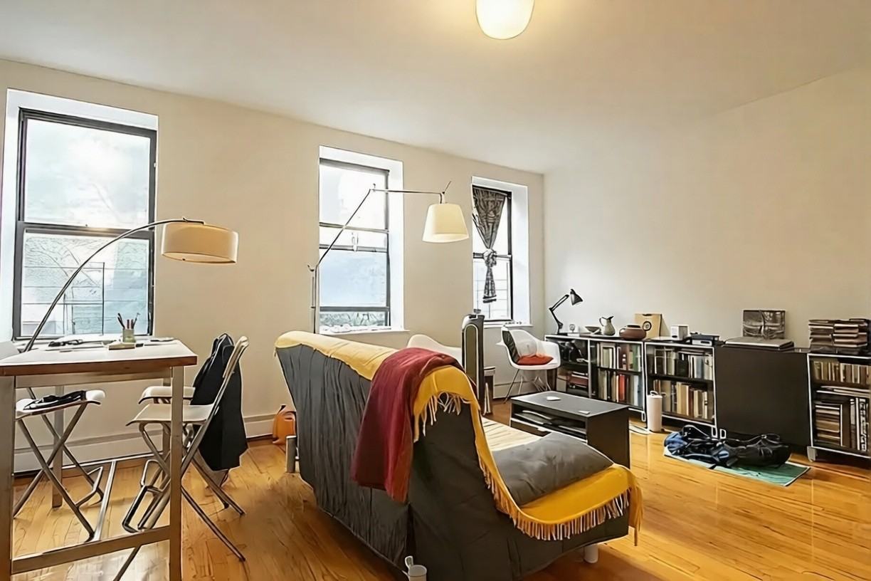 369 Franklin Ave - Photo 6 of 17