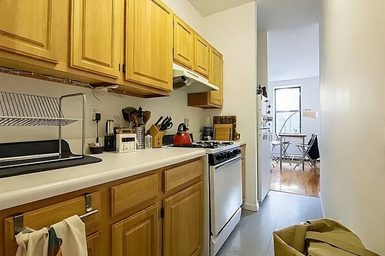 369 Franklin Ave - Photo 7 of 17