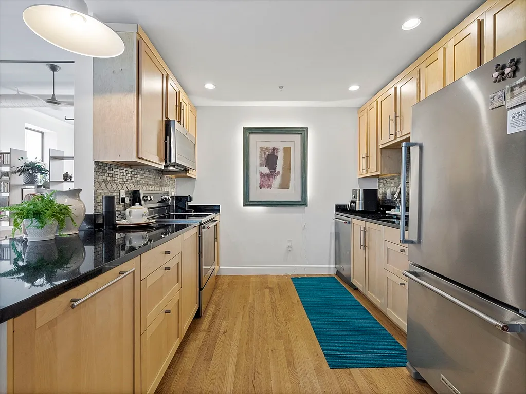 220 Spencer Ave - Photo 2 of 14