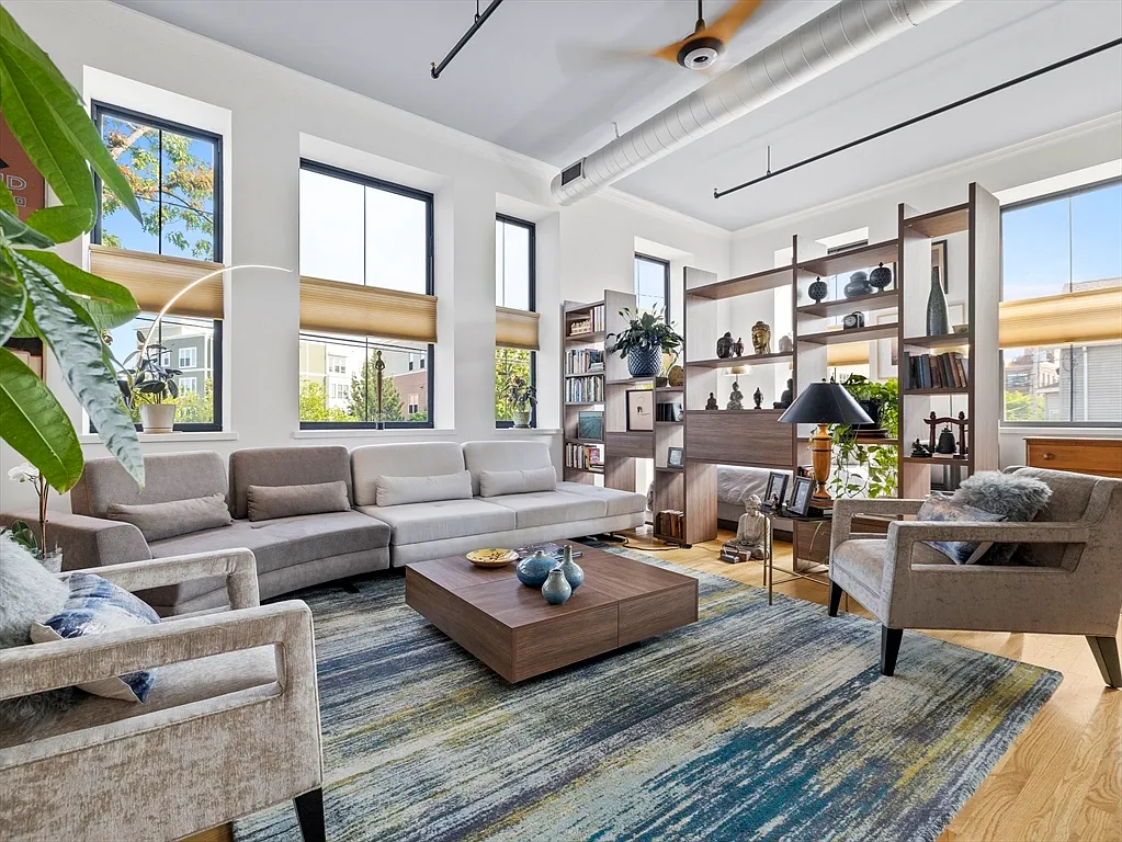 220 Spencer Ave - Photo 4 of 14