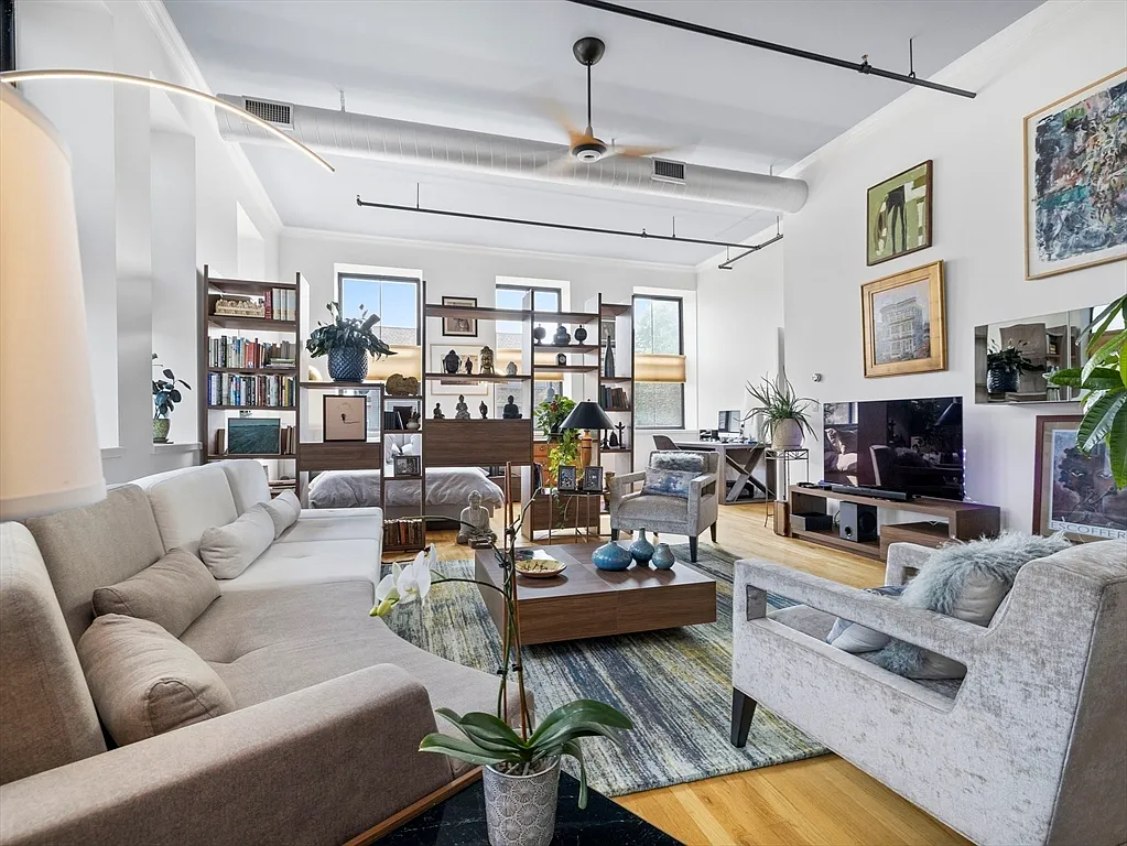 220 Spencer Ave - Photo 5 of 14