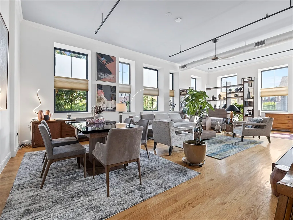 220 Spencer Ave - Photo 6 of 14