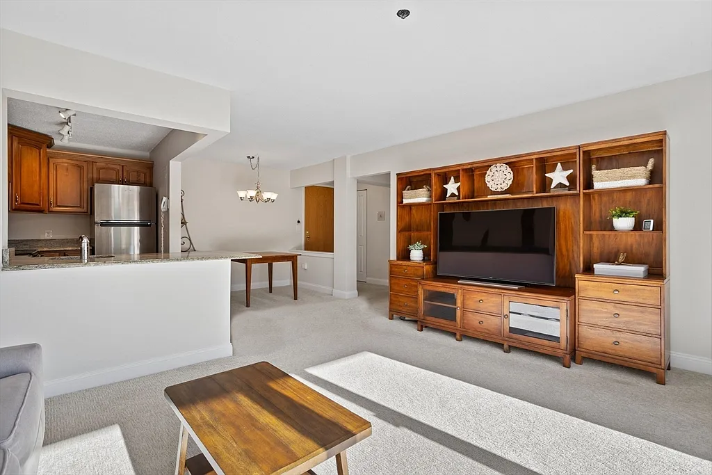 273 Cambridge Rd - Photo 2 of 19