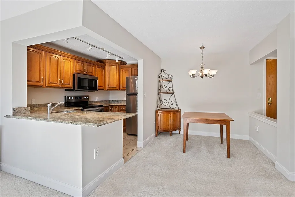 273 Cambridge Rd - Photo 3 of 19