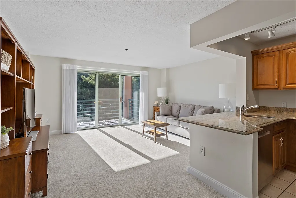 273 Cambridge Rd - Photo 4 of 19