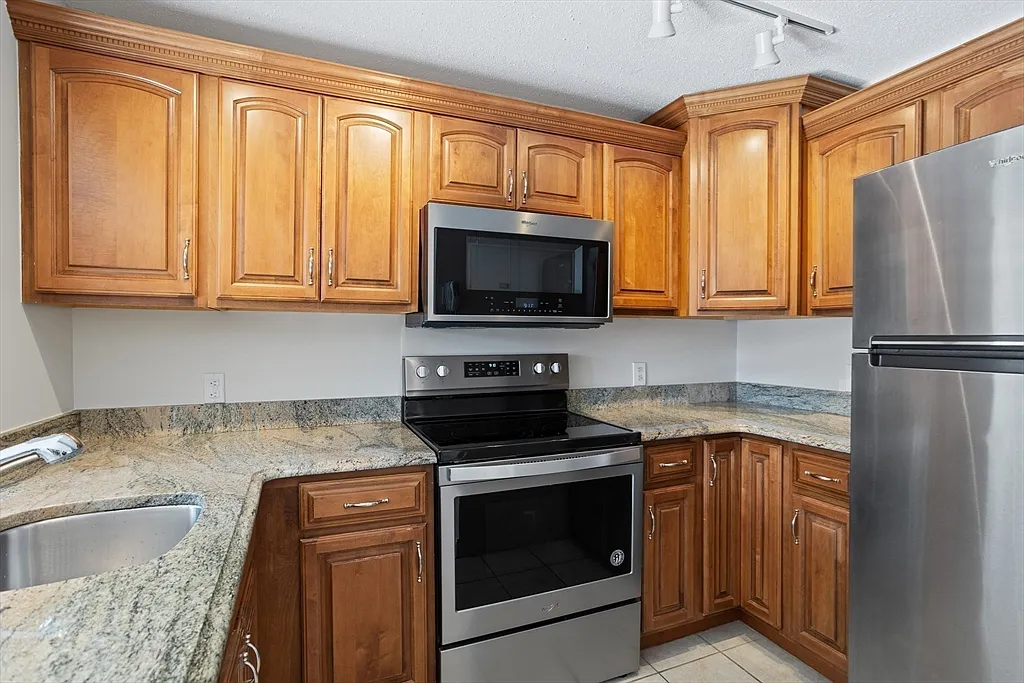 273 Cambridge Rd - Photo 5 of 19