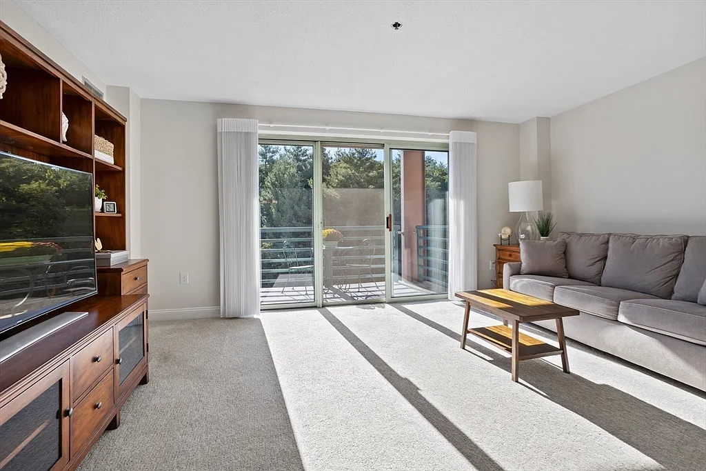 273 Cambridge Rd - Photo 6 of 19