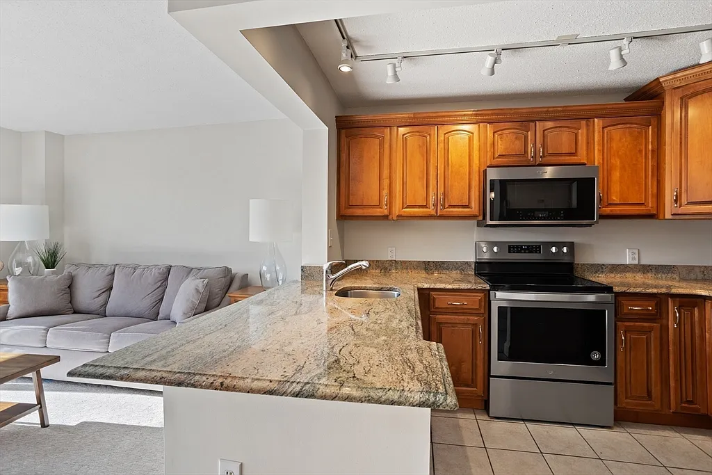 273 Cambridge Rd - Photo 7 of 19