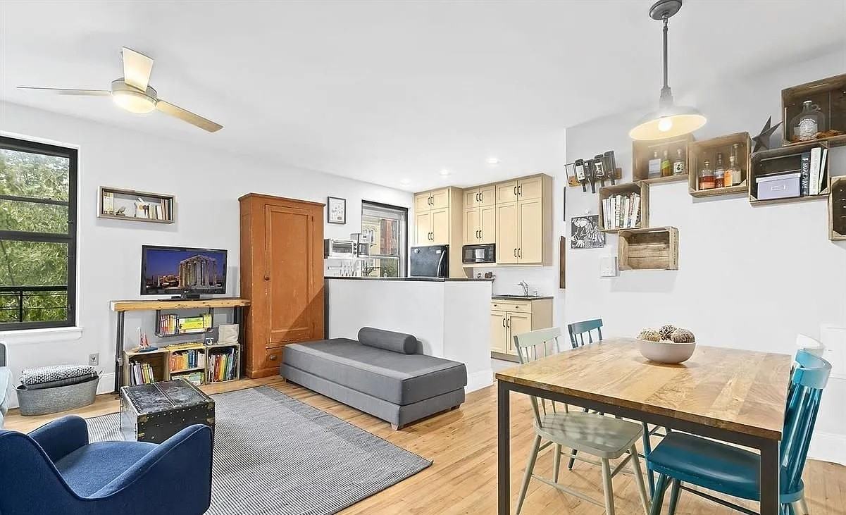 254 Park Pl - Photo 3 of 5