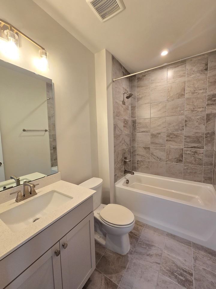 1061 Larabee Ln - Photo 7 of 37