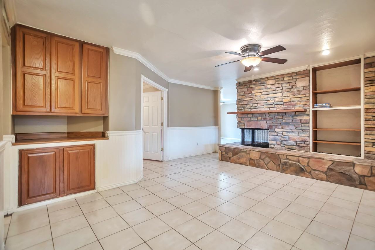 4527 W Ruth Ave - Photo 3 of 25