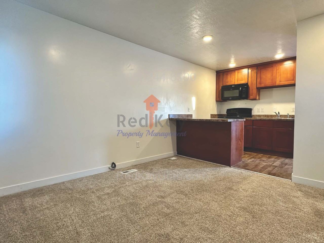 468 E Vine St - Photo 2 of 11