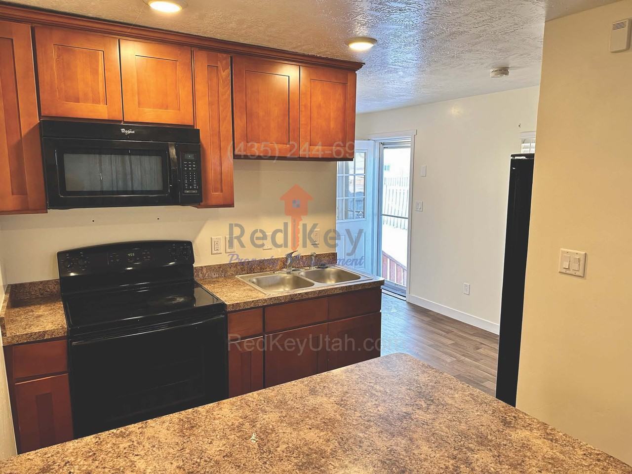 468 E Vine St - Photo 3 of 11