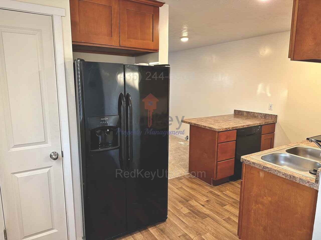 468 E Vine St - Photo 4 of 11