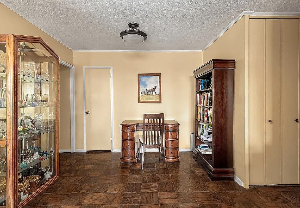 7031 108Th St - Photo 4 of 9