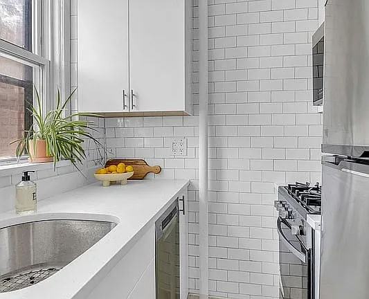 24 Monroe Pl - Photo 6 of 8