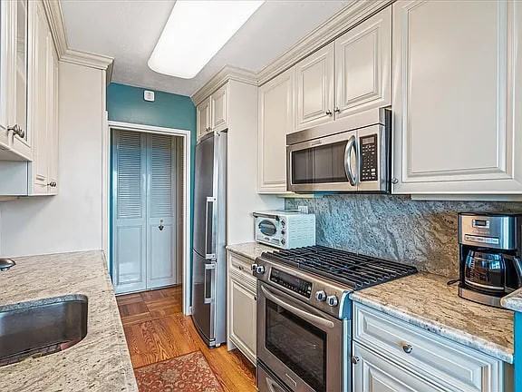 1785 215Th St - Photo 2 of 8