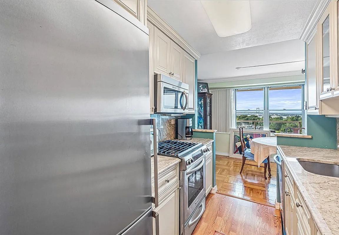 1785 215Th St - Photo 3 of 8