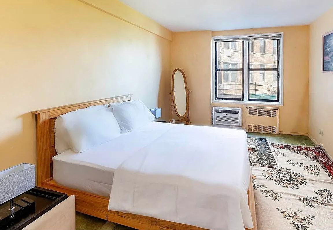 10025 Queens Blvd - Photo 4 of 5