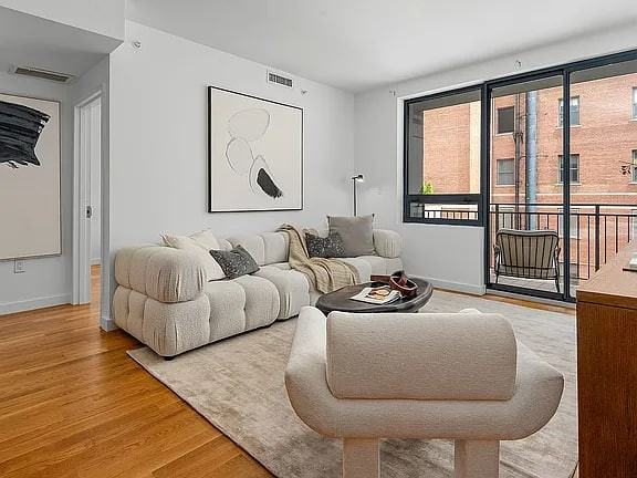 10620 70Th Ave - Photo 3 of 10