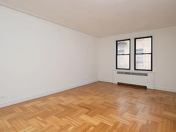 2685 Creston Ave - Photo 3 of 6