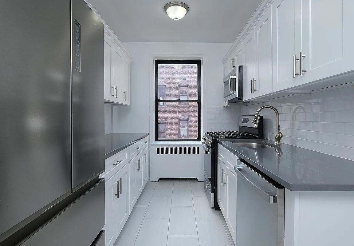 2685 Creston Ave - Photo 4 of 6