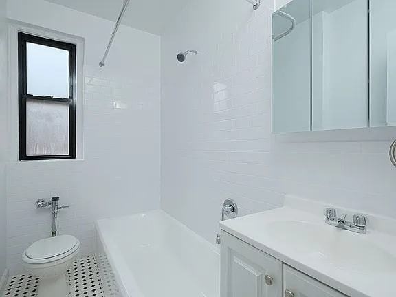 2685 Creston Ave - Photo 6 of 6