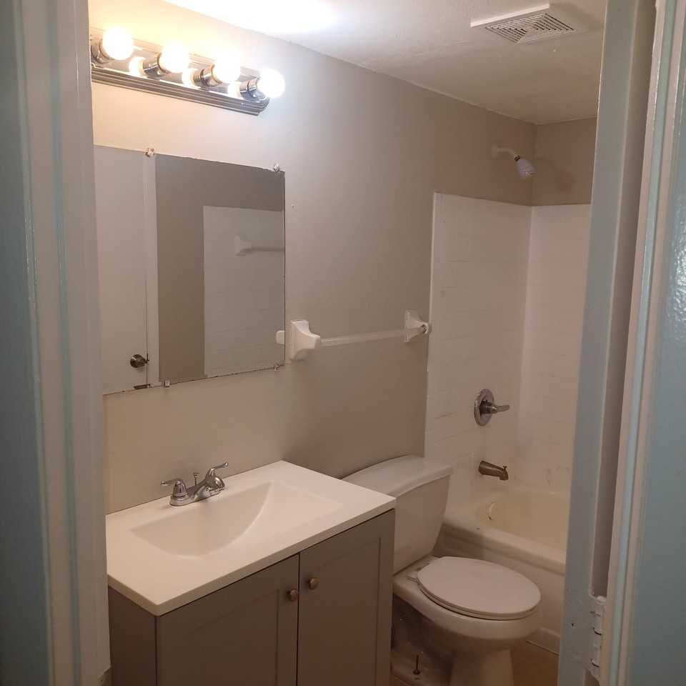 1508 E 127Th Ave - Photo 4 of 4