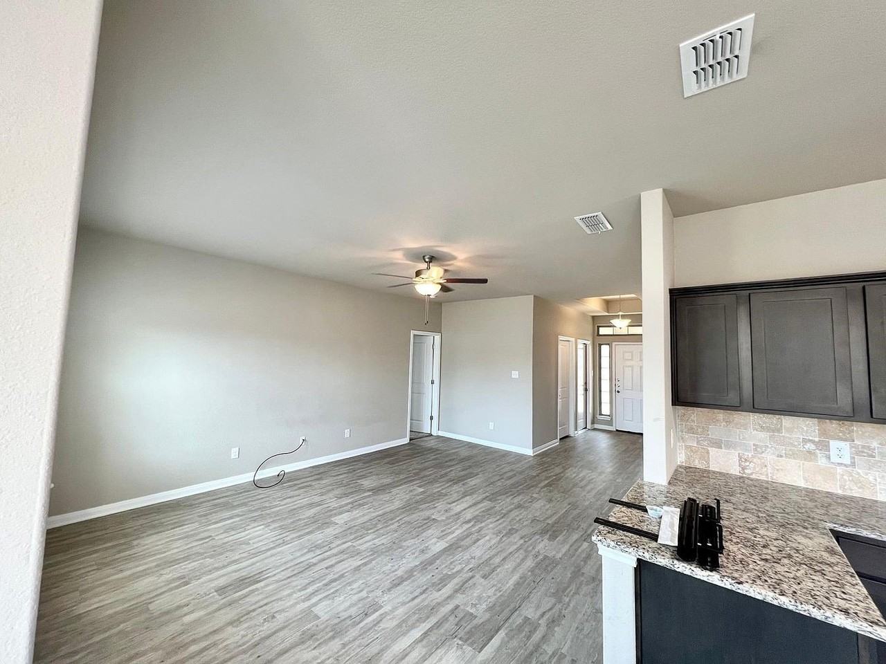 1117 Lakeway Crossing Dr - Photo 5 of 12