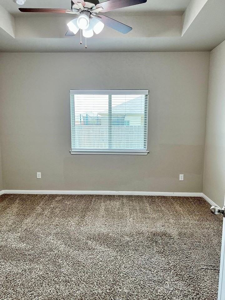 1117 Lakeway Crossing Dr - Photo 6 of 12