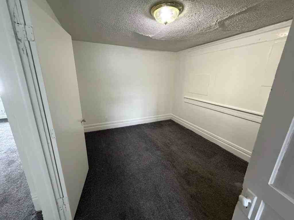 1723 N 11th St - Photo 4 of 10