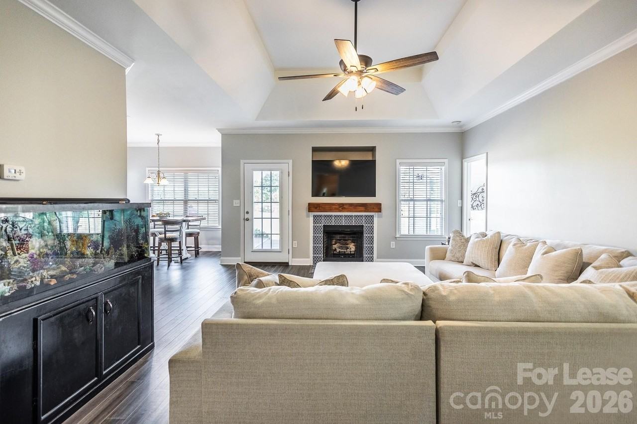 141 Logan Ridge Dr - Photo 5 of 48