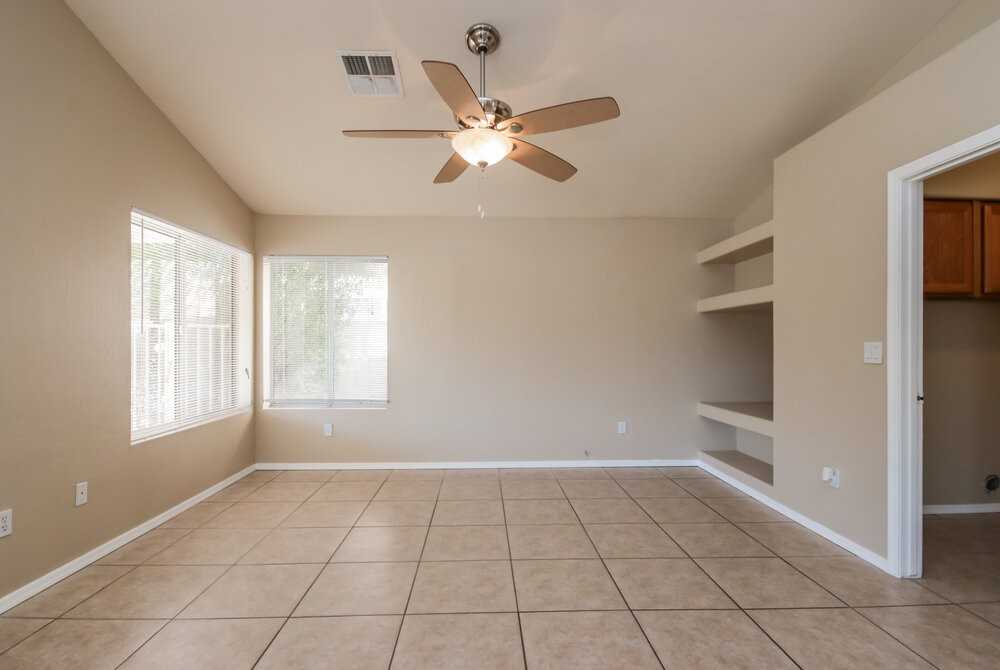 969 E Elgin St - Photo 3 of 15