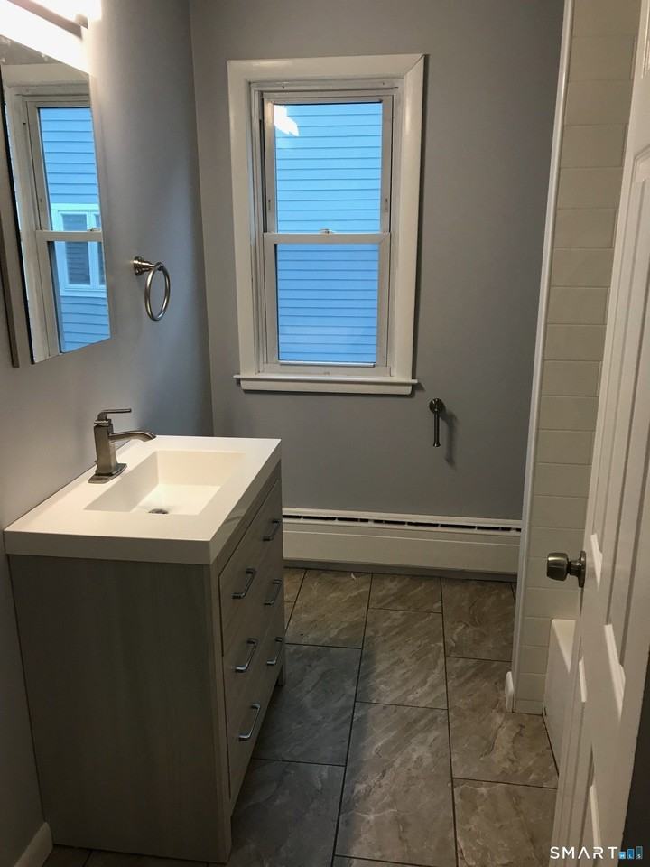 118 Woodland St - Photo 3 of 7