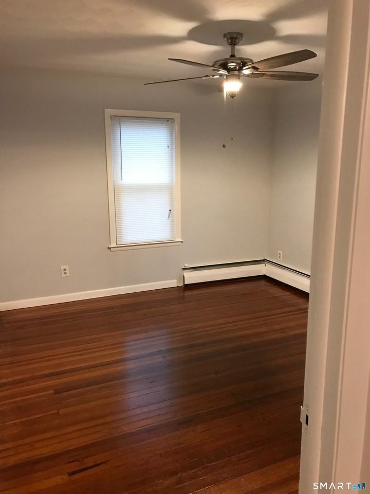 118 Woodland St - Photo 4 of 7