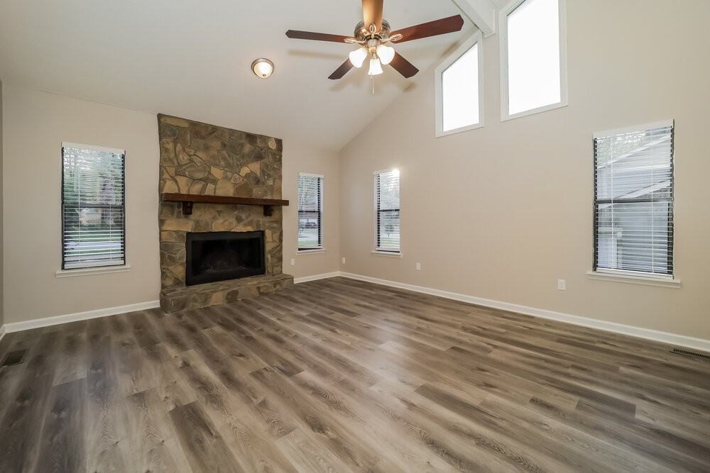 6824 Creekwood Dr - Photo 4 of 17