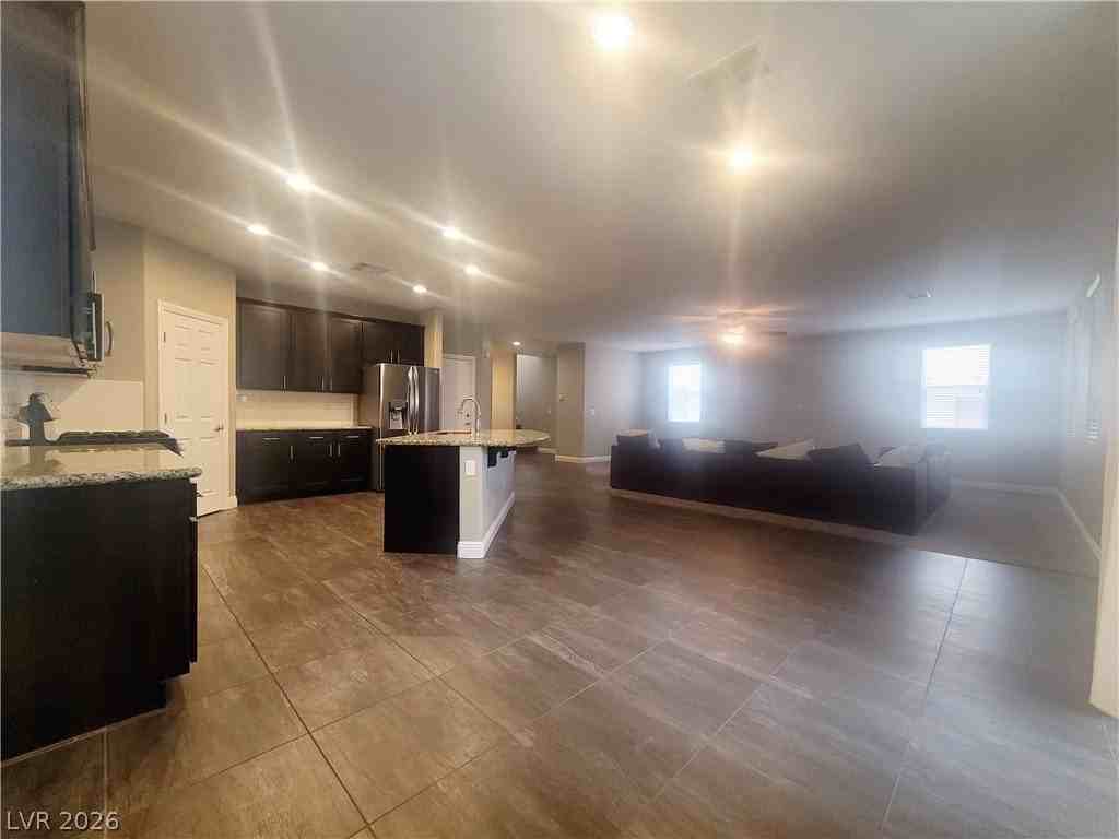 952 Pretty Fire St - Photo 4 of 26