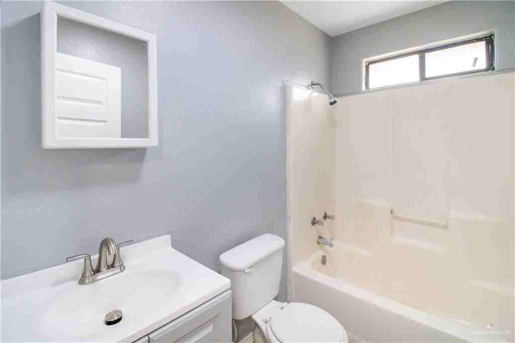 422 Bahia St - Photo 7 of 10