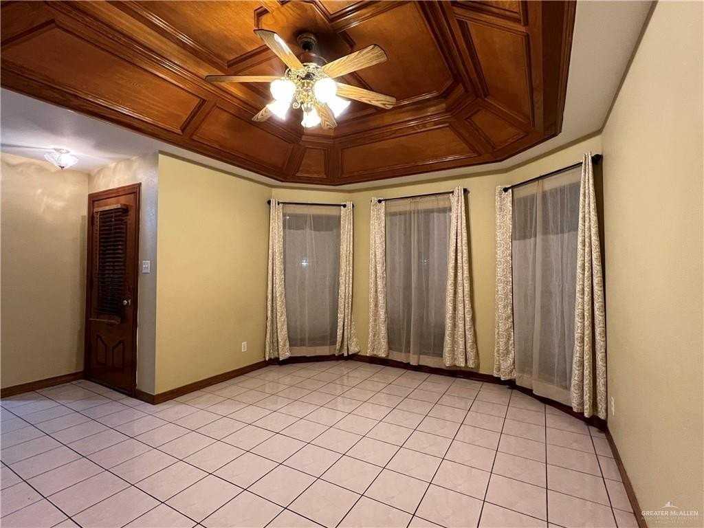 2401 Lucille Ave - Photo 4 of 8