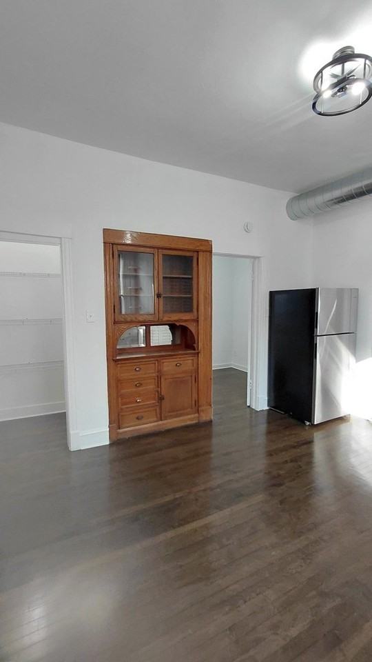 2543 S Saint Louis Ave Unit 2r #2R - Photo 3 of 9