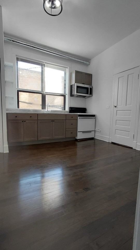 2543 S Saint Louis Ave Unit 2r #2R - Photo 5 of 9